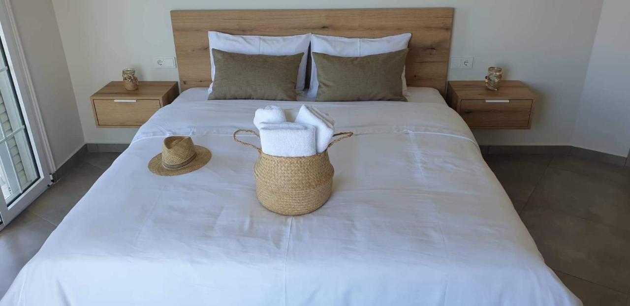 Villa Eleni Greece - Wonderful Sea View Studios Nea Roda Luaran gambar