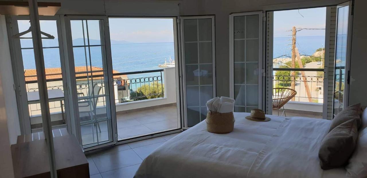 Villa Eleni Greece - Wonderful Sea View Studios Nea Roda Luaran gambar