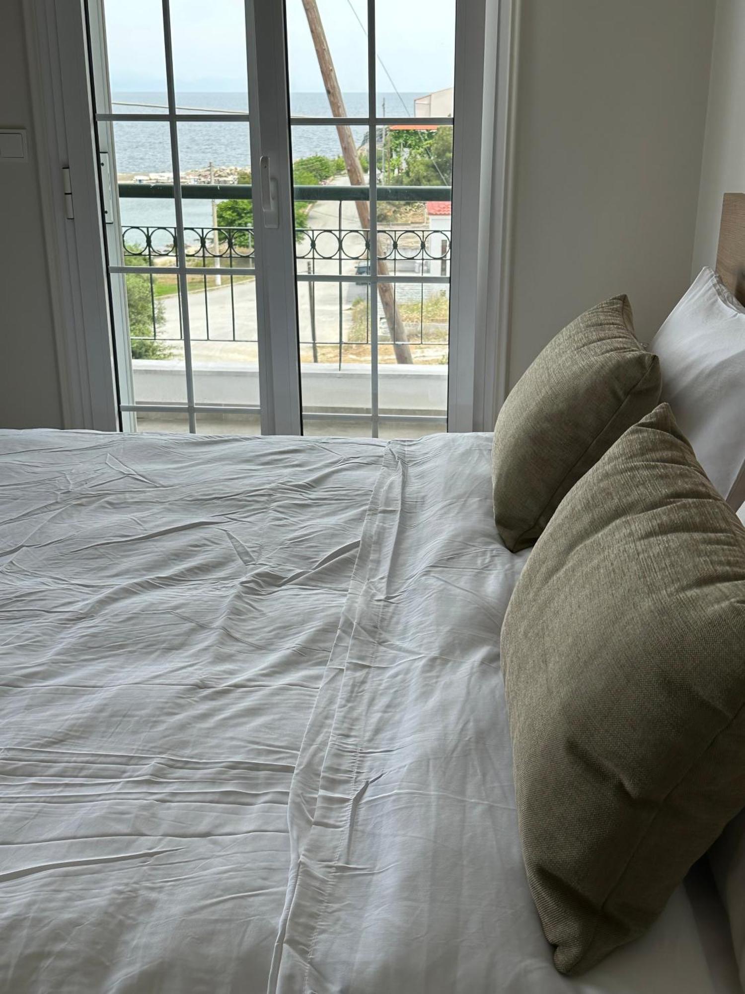 Villa Eleni Greece - Wonderful Sea View Studios Nea Roda Luaran gambar