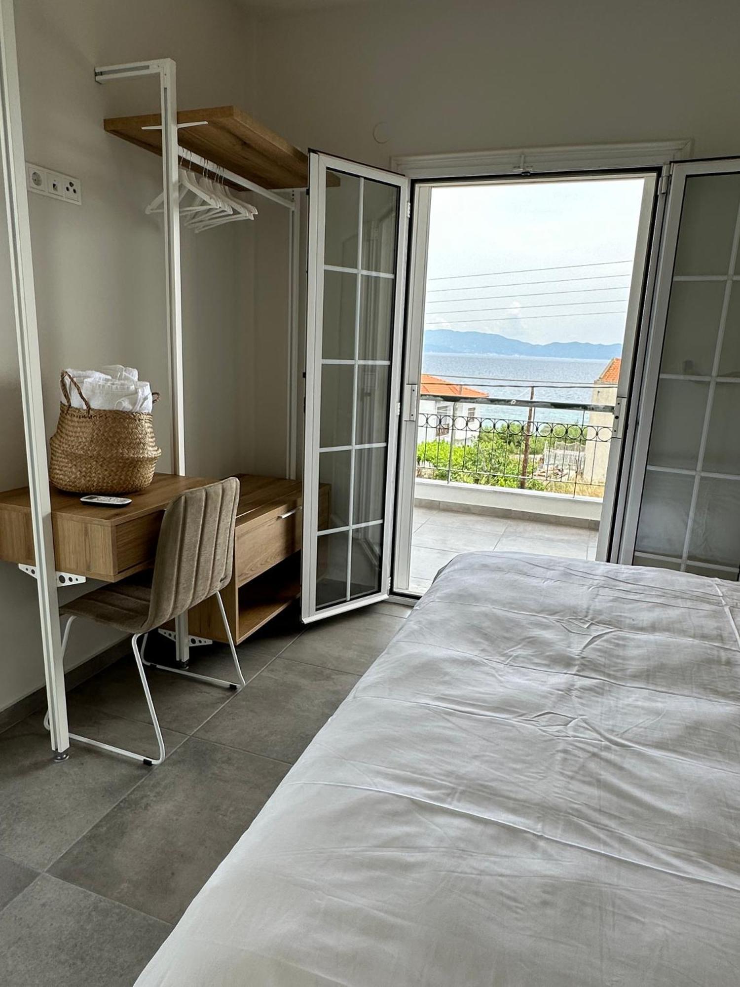 Villa Eleni Greece - Wonderful Sea View Studios Nea Roda Luaran gambar